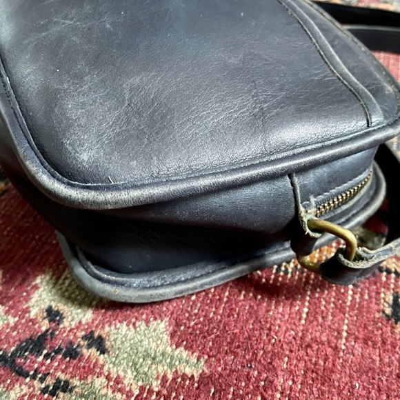 Coach Vintage Crossbody Navy Leather Rectangular Zipper Closure Soft - Picture 4 of 9